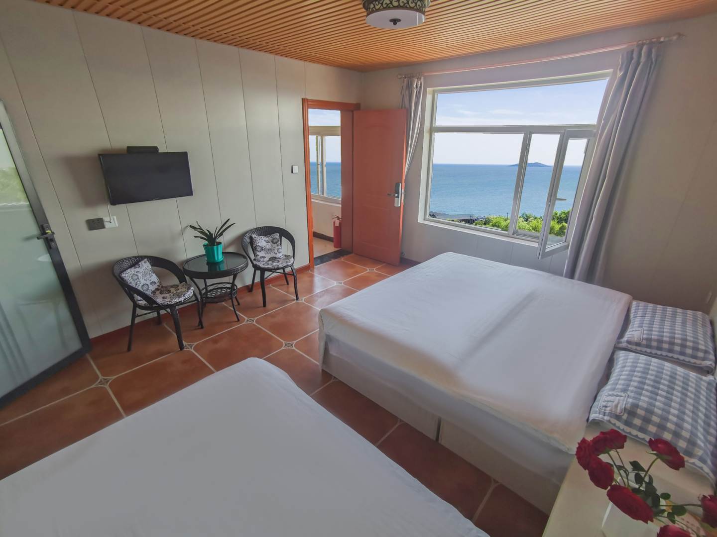 觉华岛依海假日酒店(原山海楼宾馆)