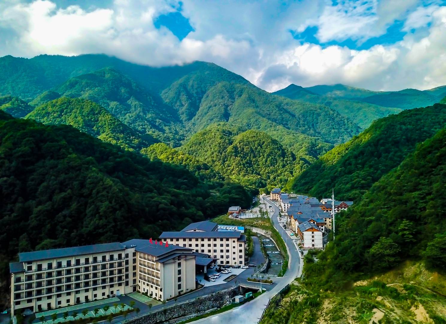 神农架香瑞森氧度假酒店(大九湖国家湿地公园景区坪阡古镇店)