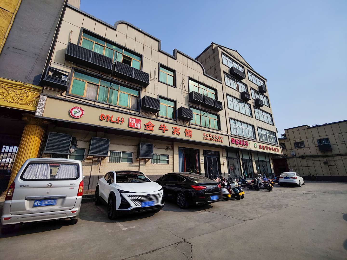 美龙华连锁酒店(林州汽车站龙安路店)