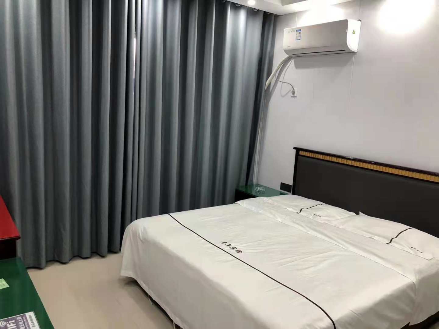 青年宾馆(风穴路店)