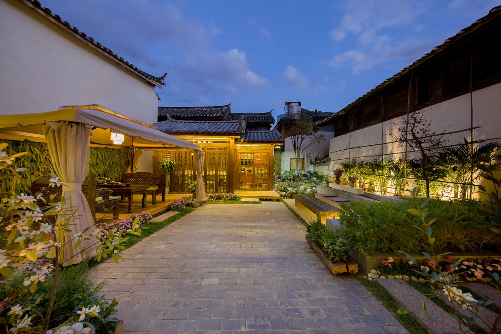 隐漫·Courtyard雨舍生活美学设计师民宿(丽江古城四方城店)