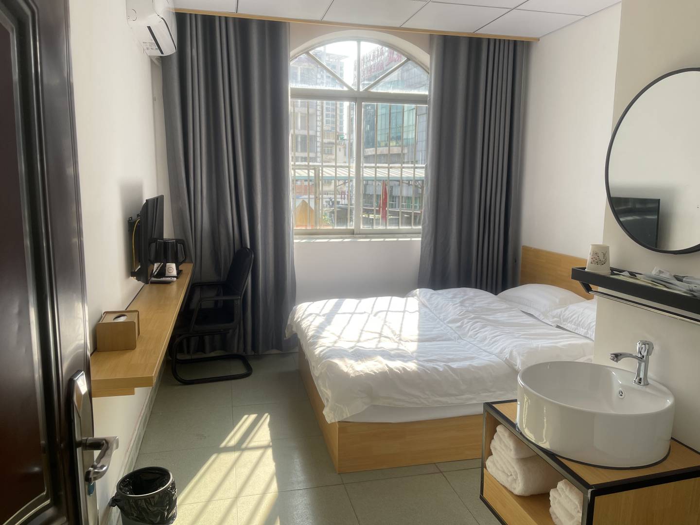 龙门旅馆(南宁第二人民医院金象大道地铁站店)