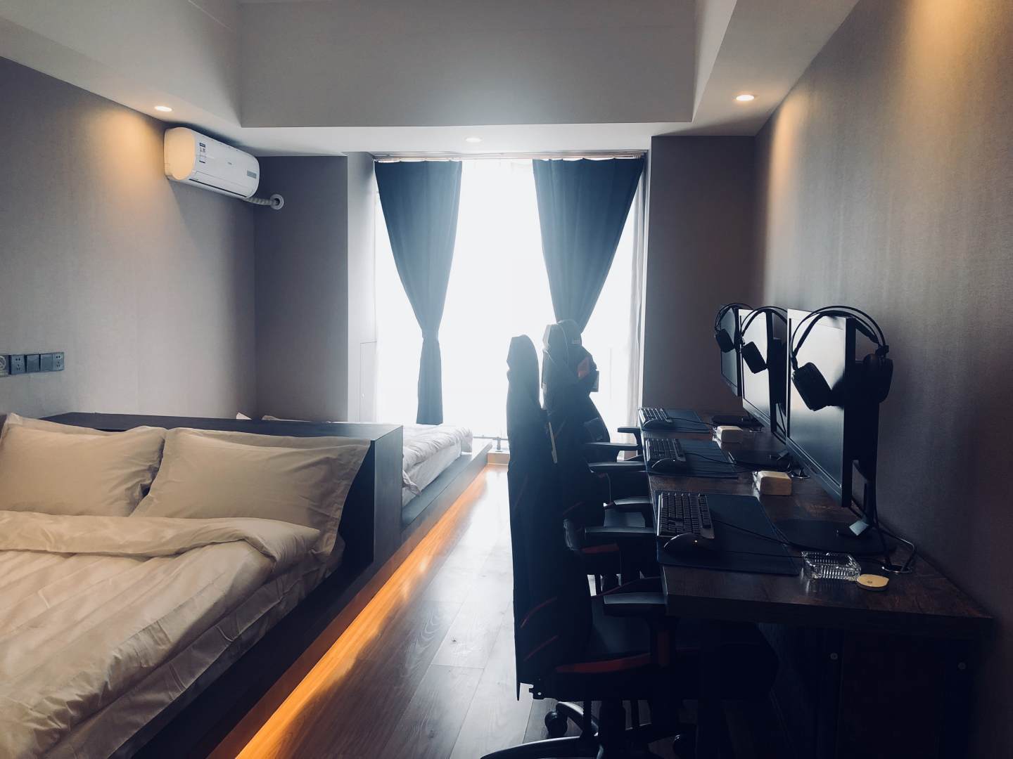 内江乐溢电竞公寓(万达店)