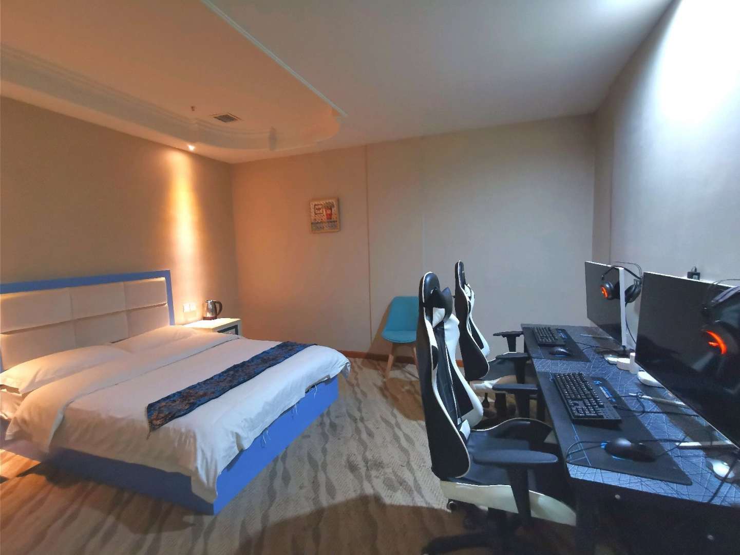 白杨主题商务酒店