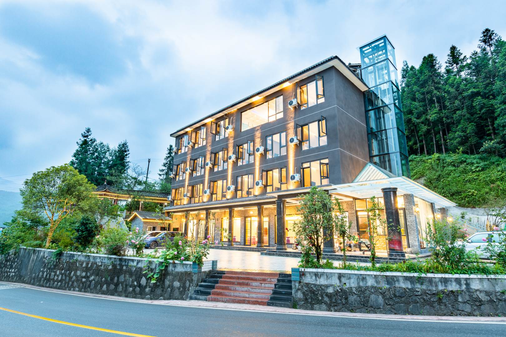 瓦屋山村桃花源酒店(瓦屋山风景区店)
