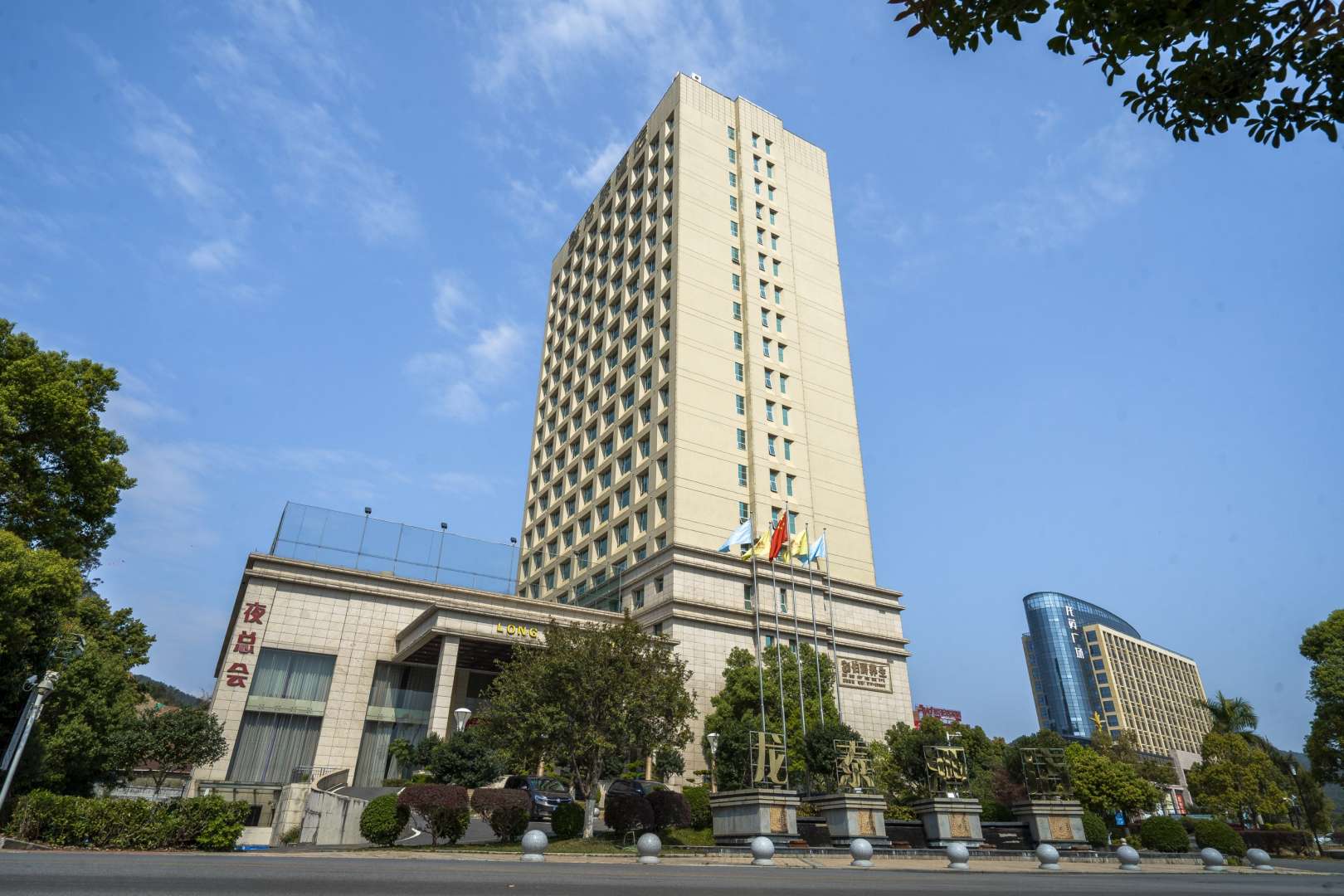 翁元龙泰酒店