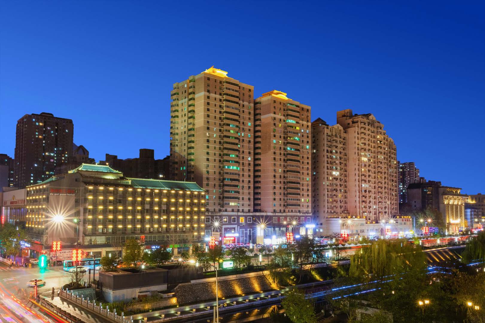 TOWO上品九点(钟楼南门回民街永宁门地铁站店)