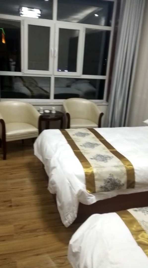 玛沁三河商务宾馆