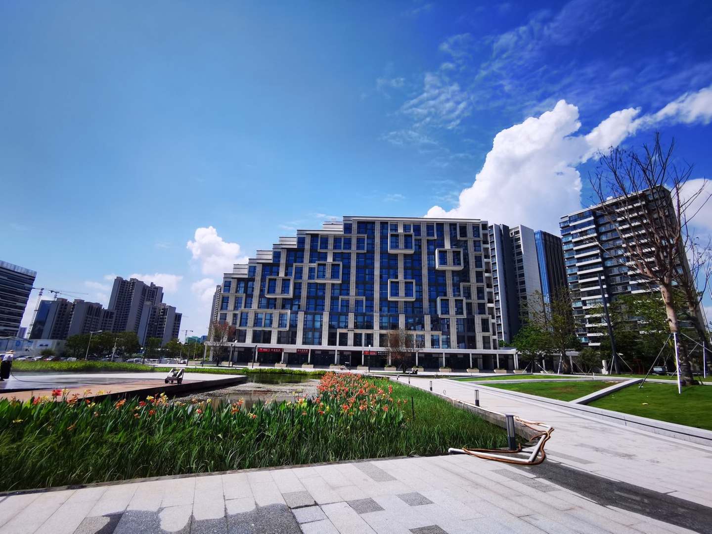 近金湾华发商都科干学院民宿(山湖海路2号分店)