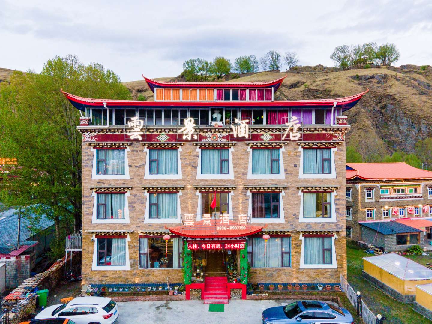 云景酒店(原新都桥摄影天堂客栈)