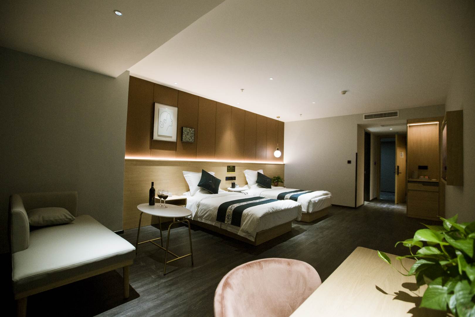 雲泮丨Hotel(离石状元城火车站店)