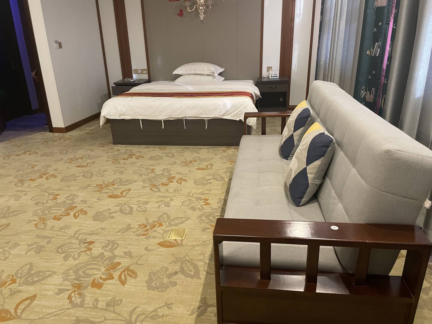 大庄园宾馆(东阳供水工程管理站南)