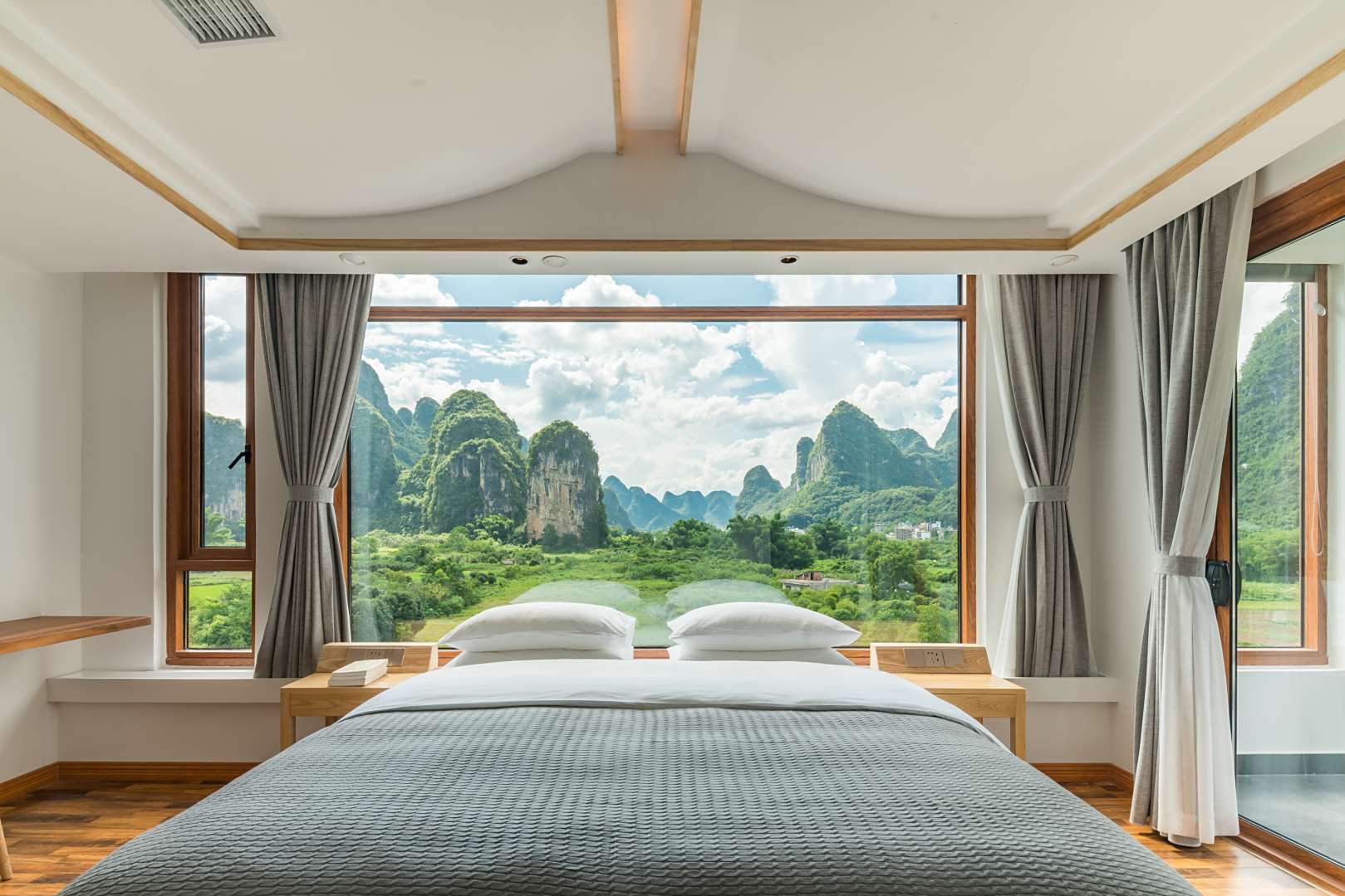 在水一方