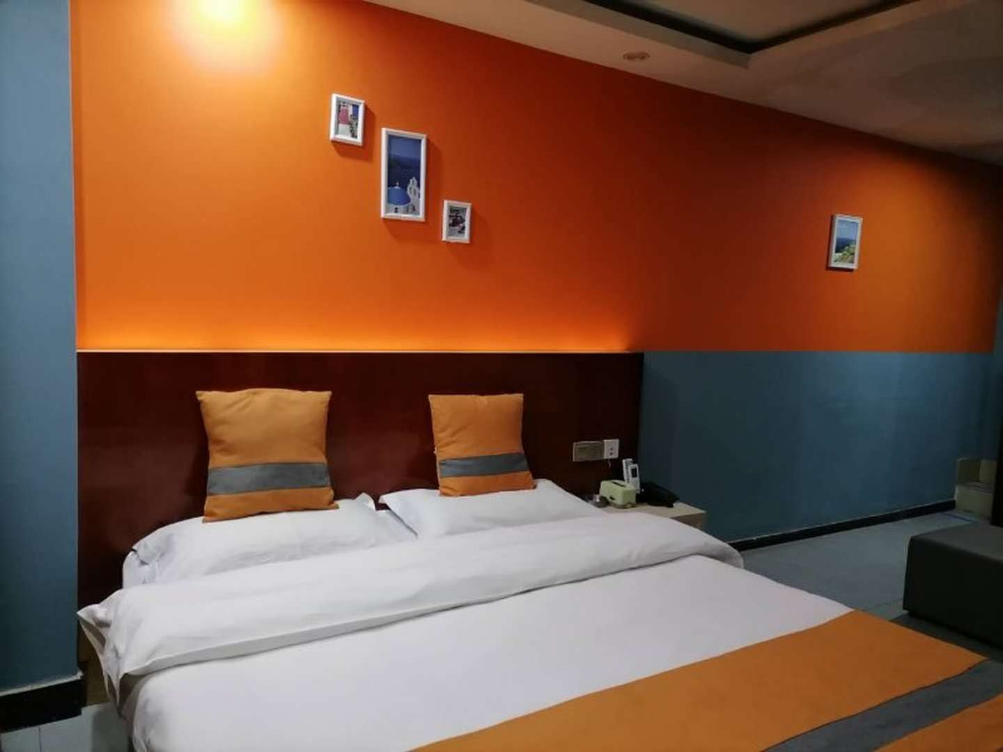 华容县步行街主题酒店