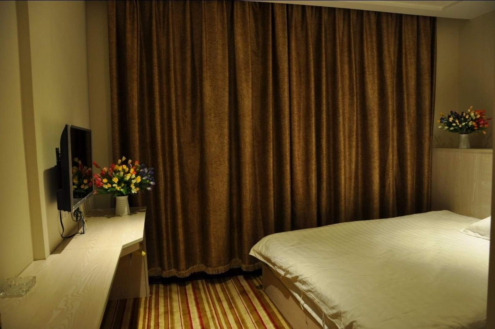东阳横店丽景宾馆(里歌线店)