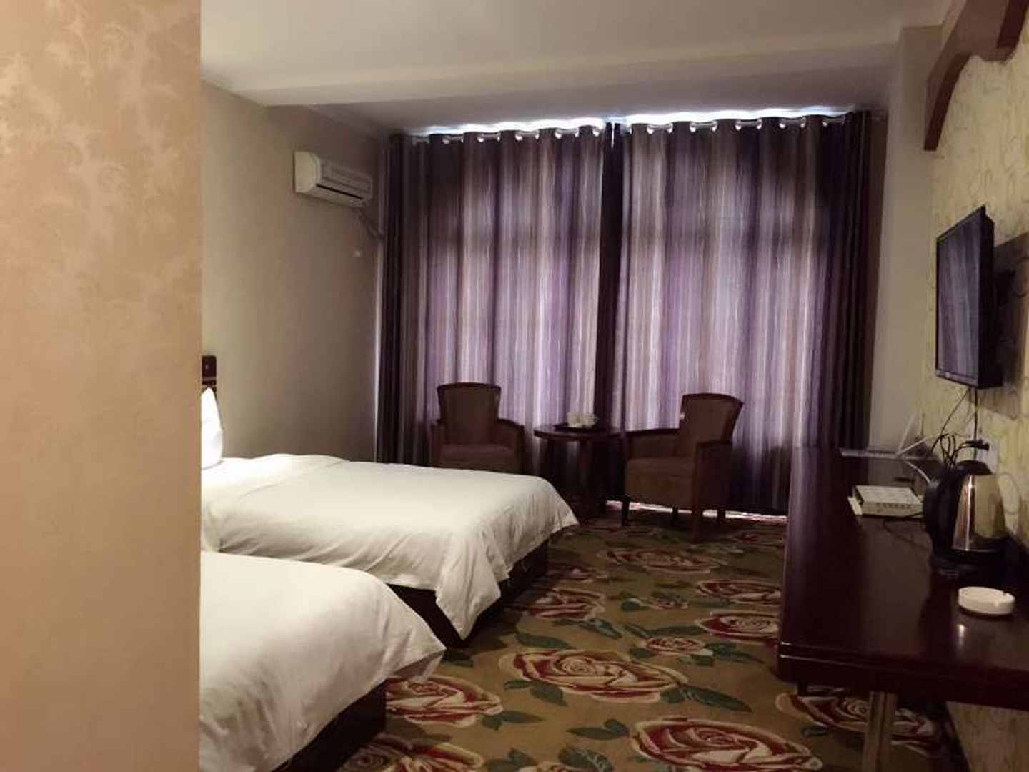 察布查爾國游商貿賓館