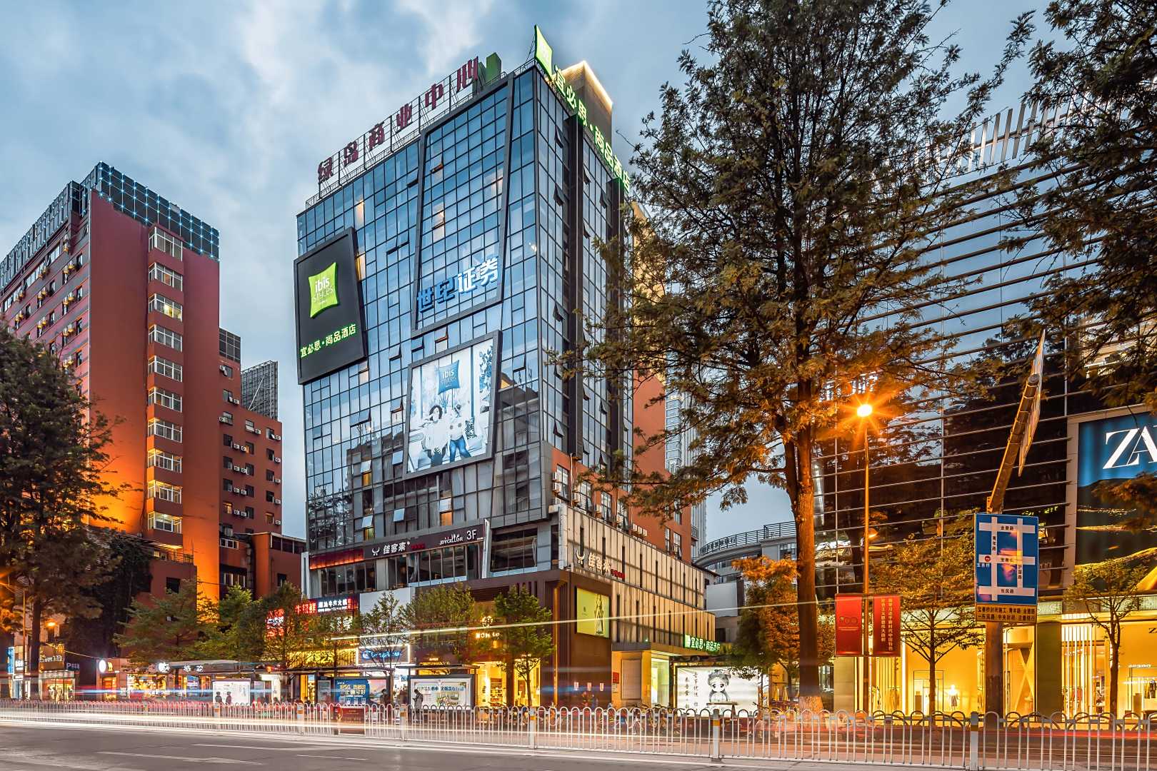 宜必思尚选酒店(昆明南屏步行街店)