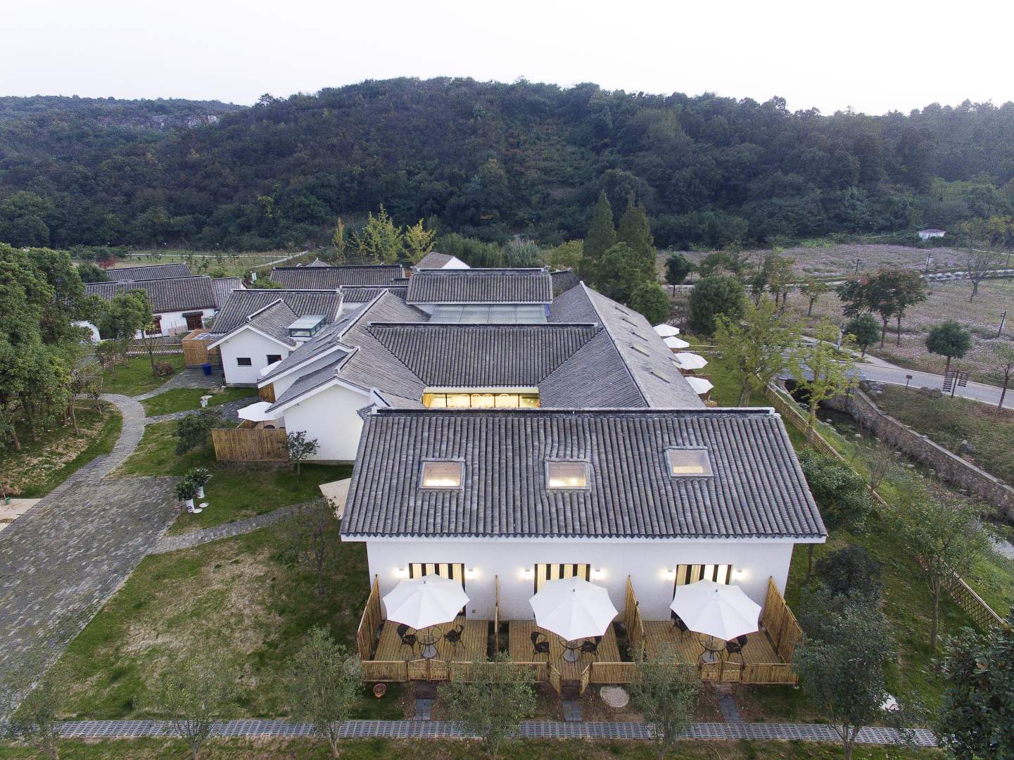 立里逸度山居主题民俗(不老村店)