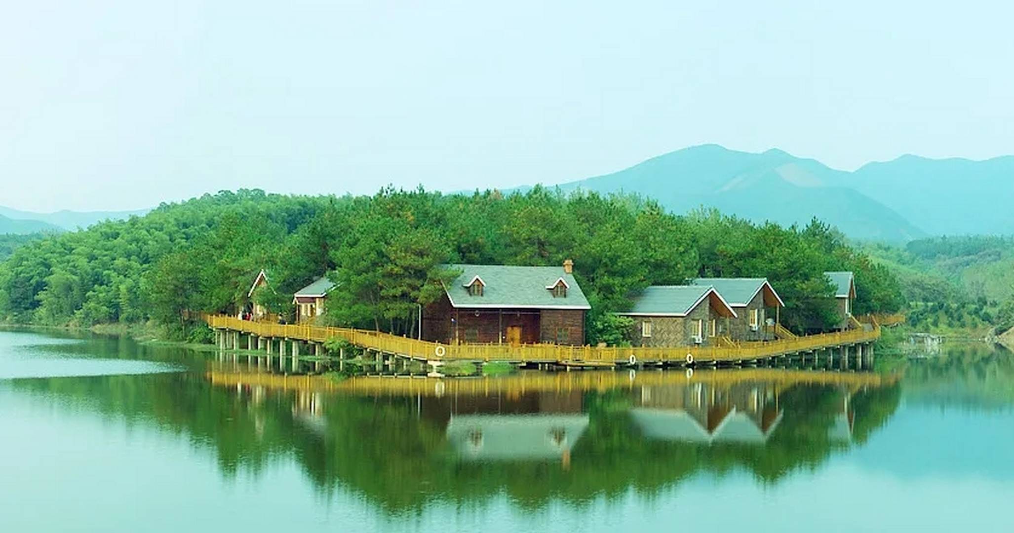 艳阳度假果圣山庄