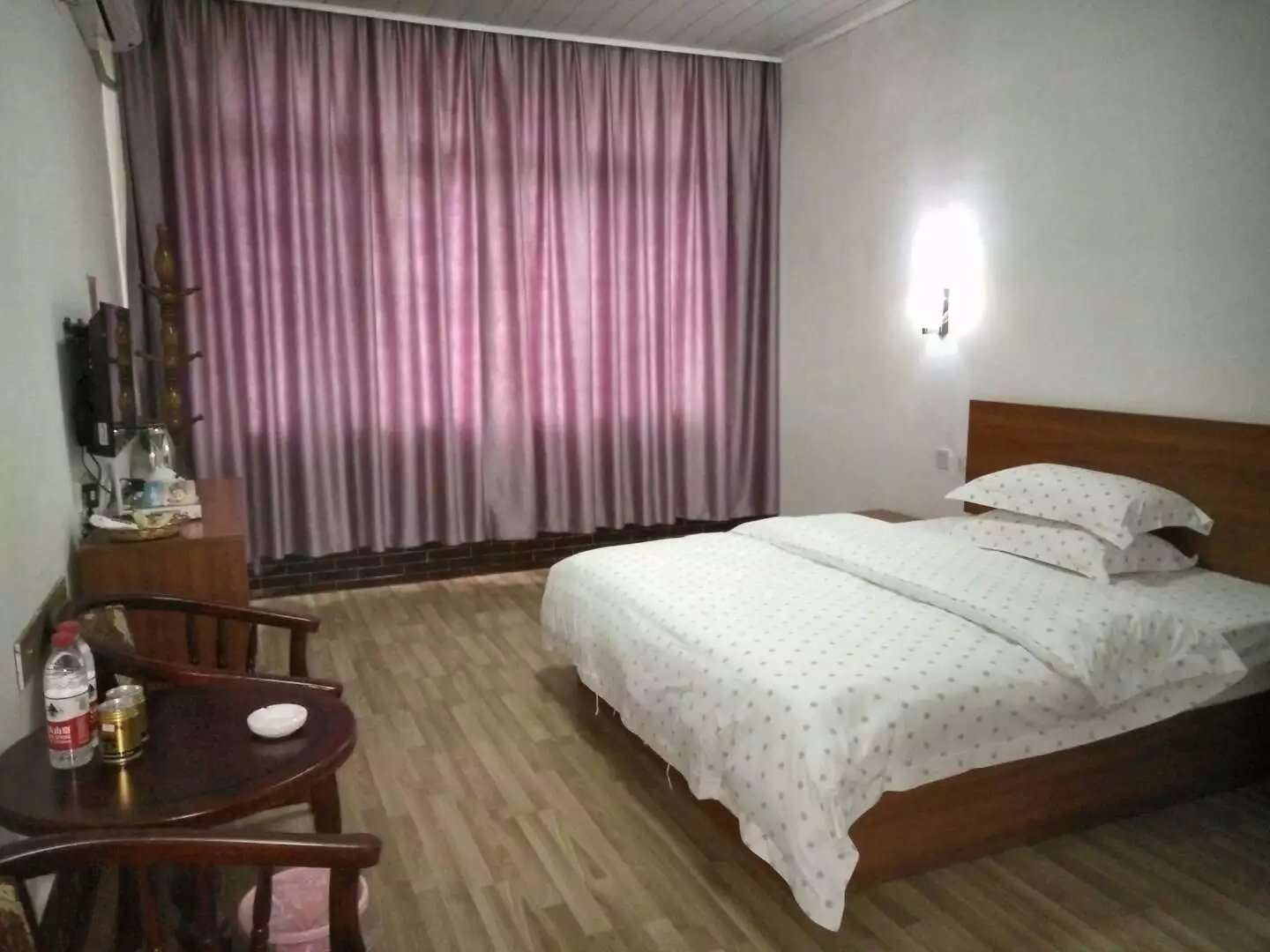 金泷湾宾馆(河池火车站店)