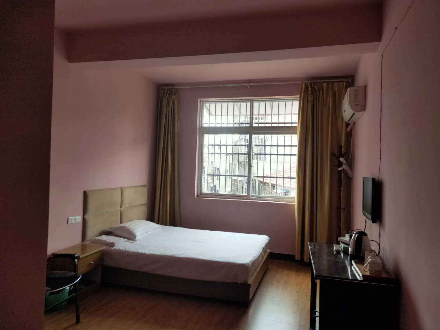 京山荆门避风港宾馆
