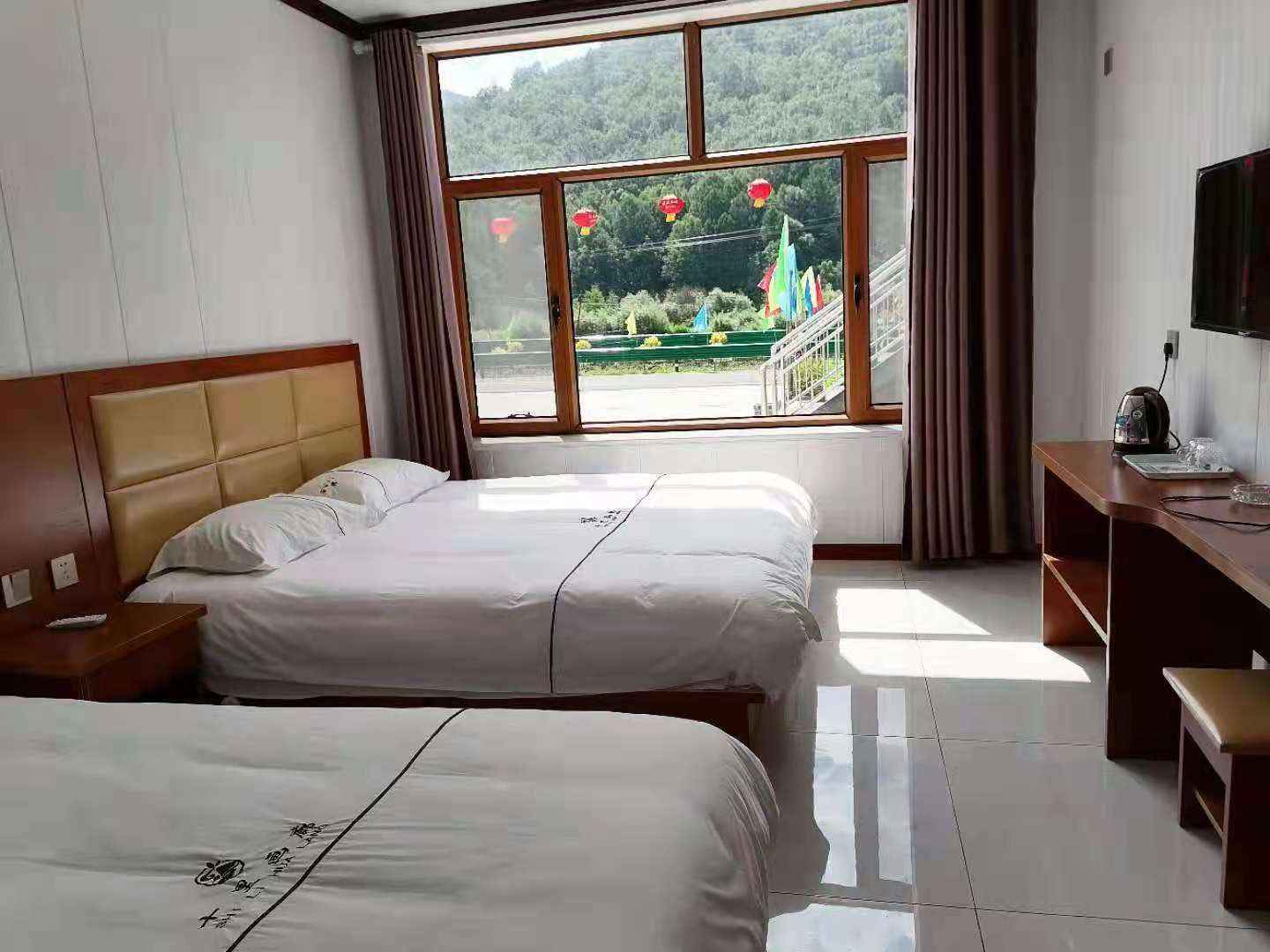 围场十里画廊售农家院