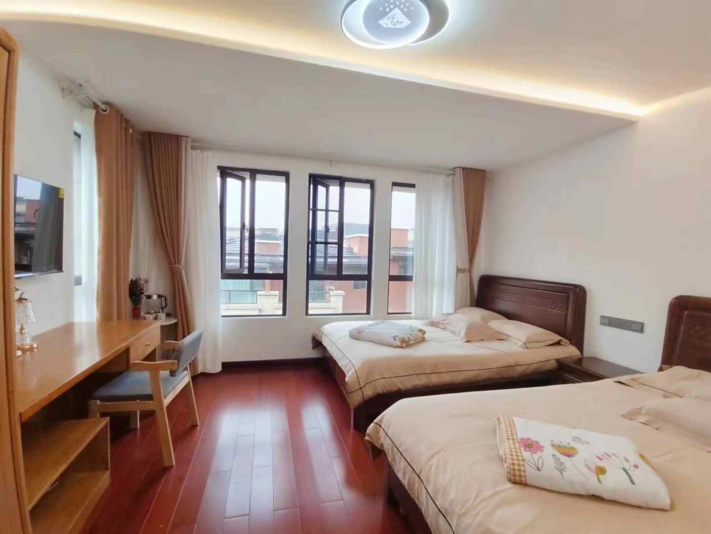 七彩云南欢乐颂世界月舒民宿