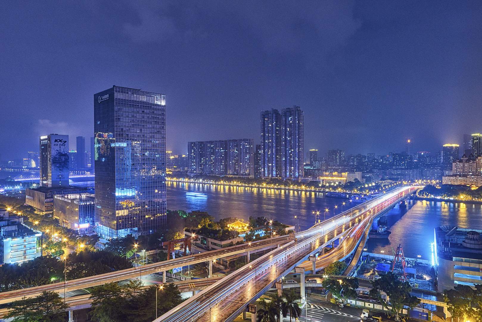 星伦国际公禺(广州北京路步行街珠江夜游店)