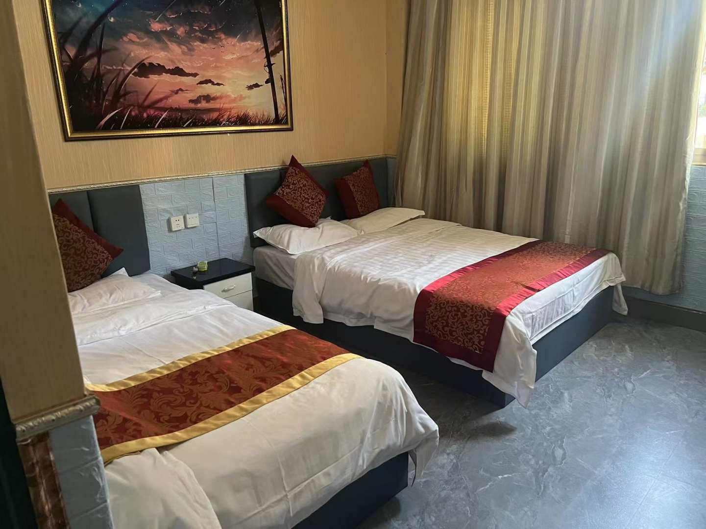 东风商场宾馆(弄弄坪中路店)