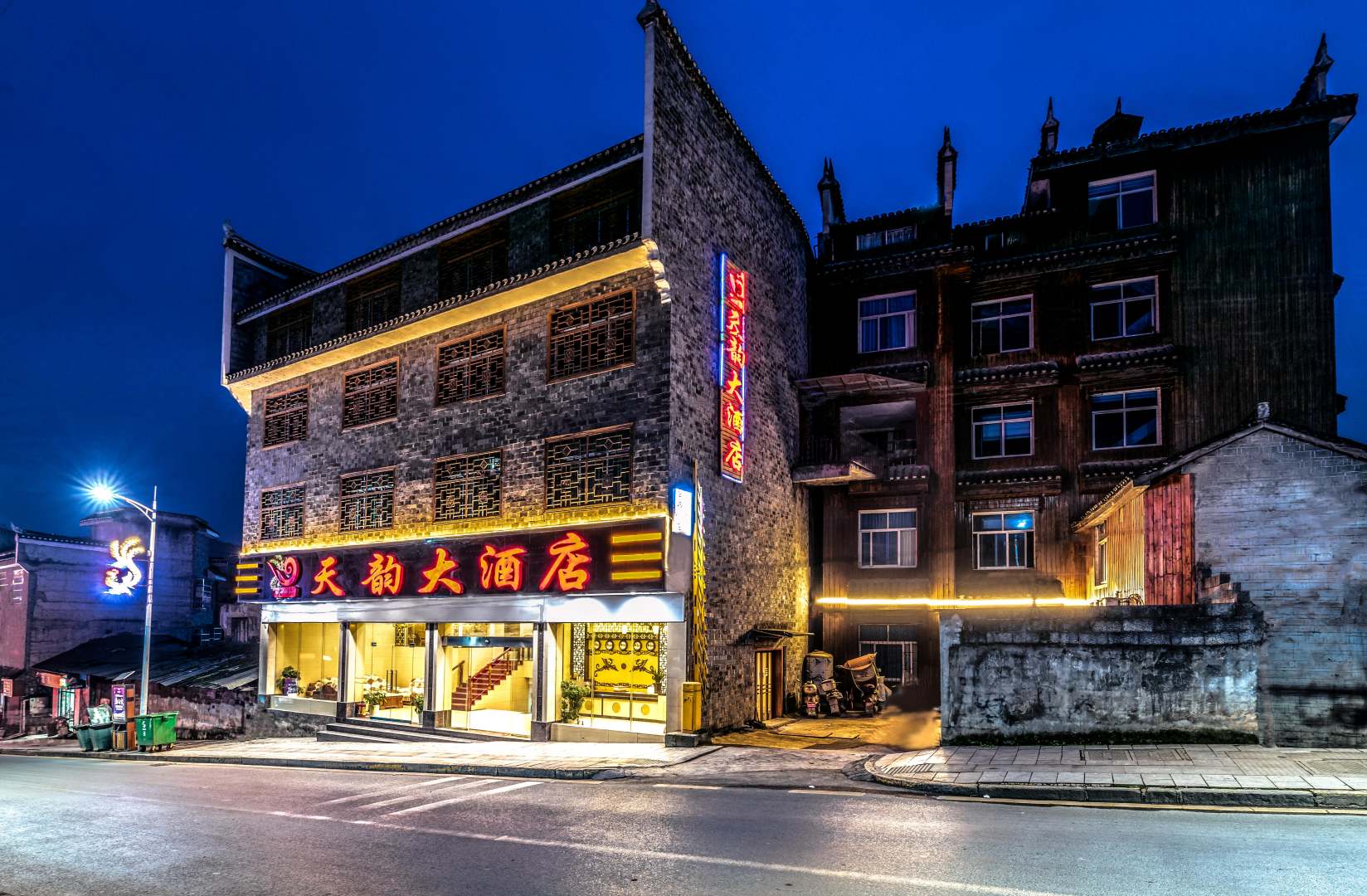 天韵大酒店(凤凰江天旅游度假村北)