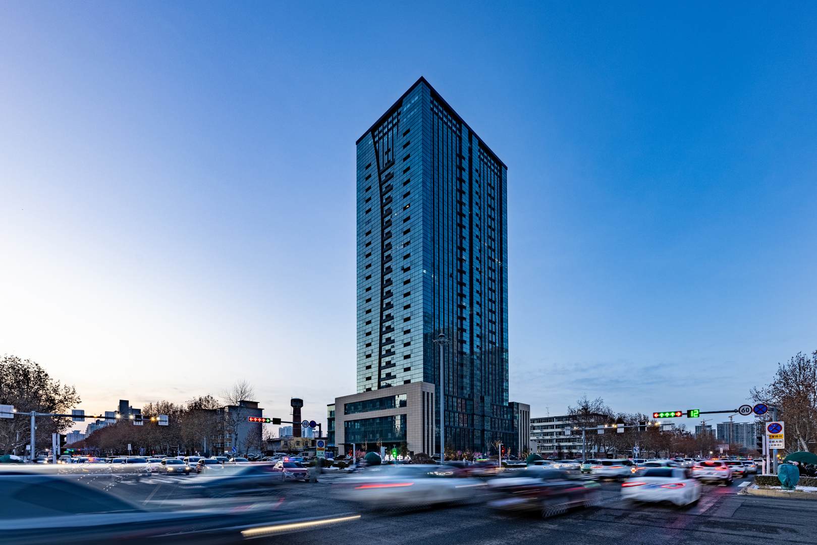 宙斯电竞电影酒店(保定站信誉楼百货七一中路店)