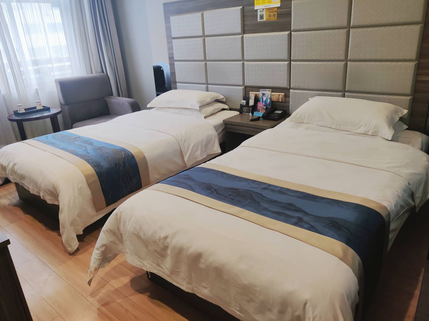 成县翰墨西峡酒店