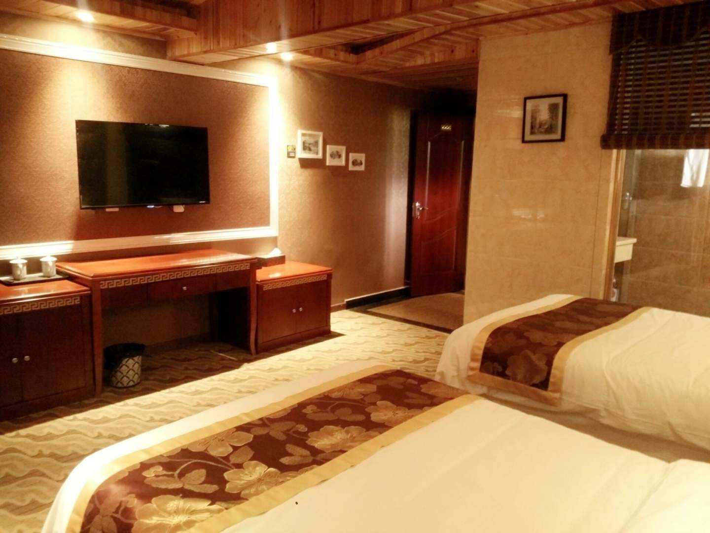 阿坝聚宝山家庭酒店
