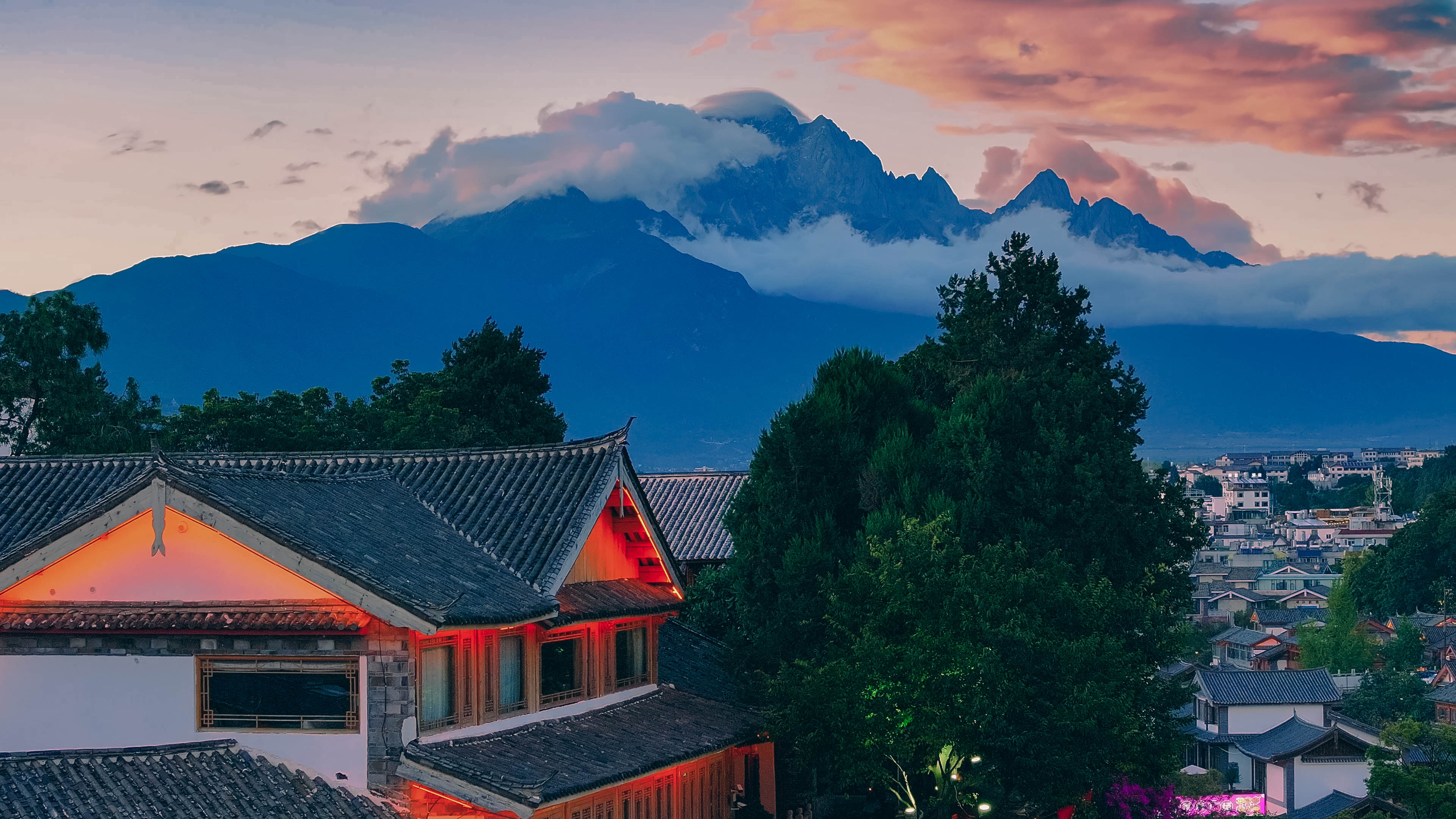 嵌雪楼丽江古城观景·地道云南菜(丽江古城大水车店)