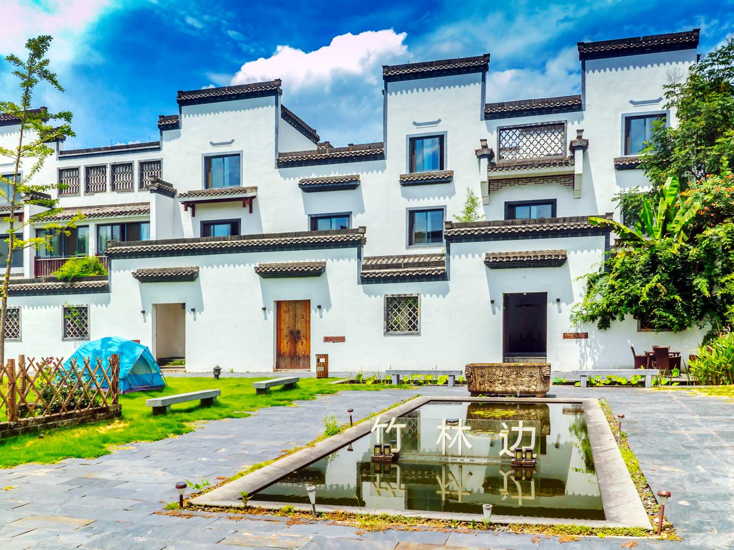 黄山竹林边金溪南岸民宿